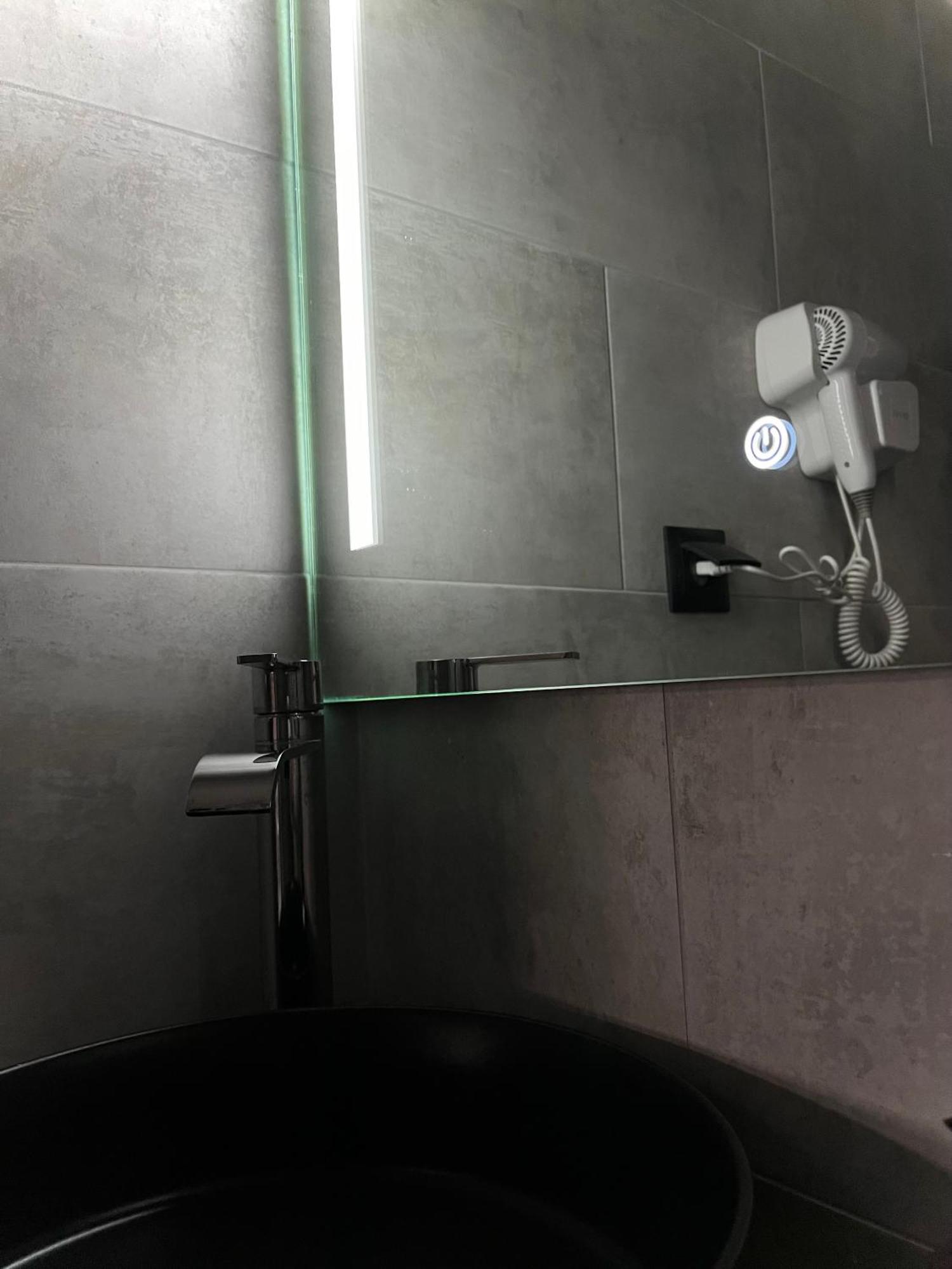 Joannas Airport Luxury Rooms Artemida  Exterior foto